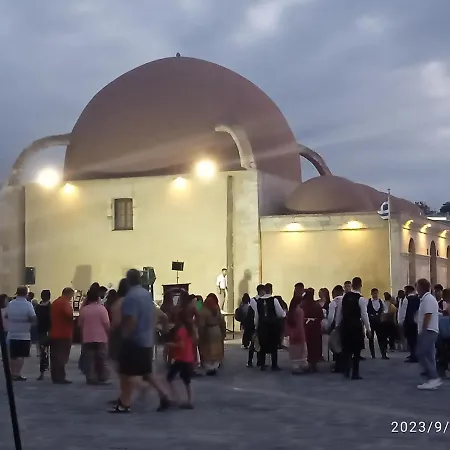 Marilu In The Center Of Chania * La Canea